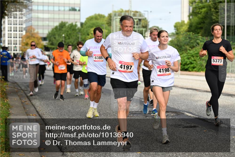 06.09.2026 - CURREX Alsterlauf Dr. Thomas Lammeyer http://msf.ph/oto/10136940 06.09.2026 10:02:15 Laufen 3947, 6385, 4197, 4198, 5373 meine-sportfotos.de