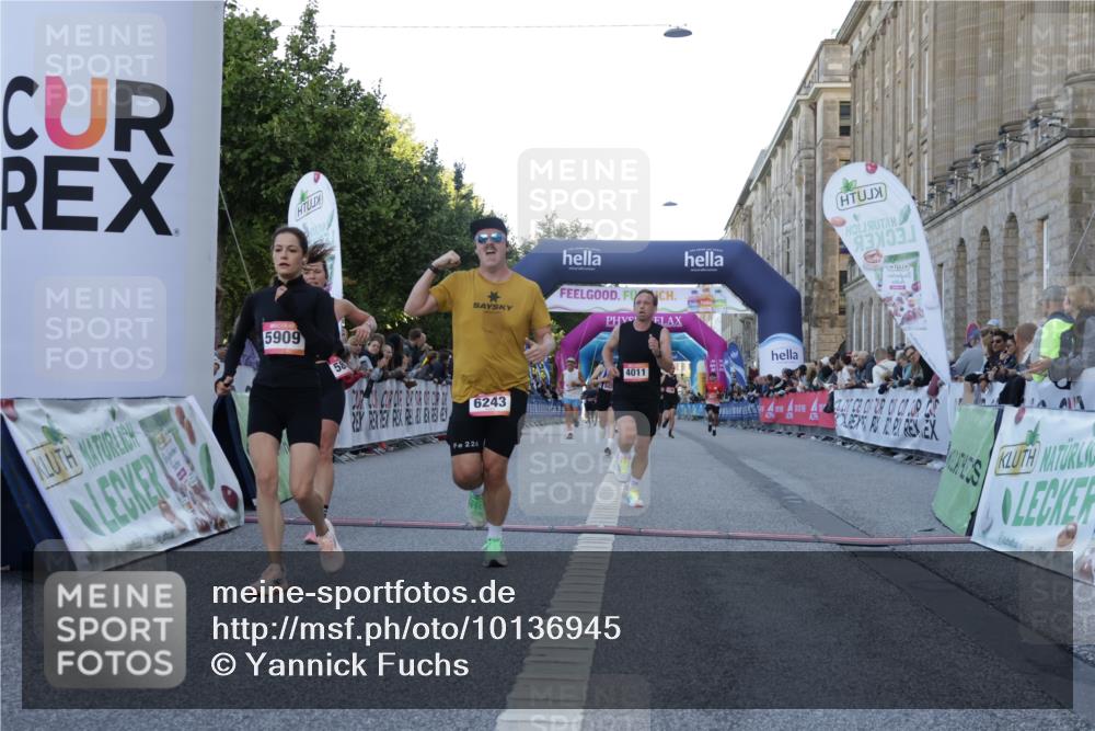 06.09.2026 - CURREX Alsterlauf Yannick Fuchs http://msf.ph/oto/10136945 06.09.2026 09:44:58 Ziel 2452, 2610, 3641, 4011, 4128, 5837, 6243, 6420 meine-sportfotos.de