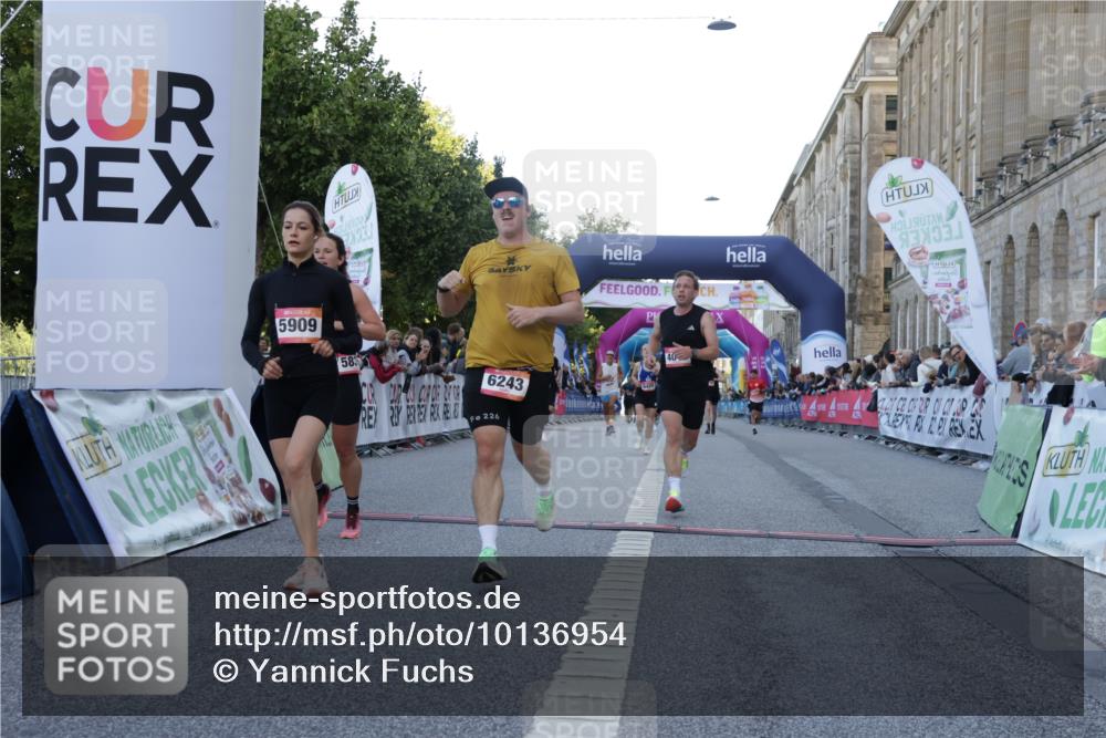 06.09.2026 - CURREX Alsterlauf Yannick Fuchs http://msf.ph/oto/10136954 06.09.2026 09:44:58 Ziel 2452, 2610, 3641, 4011, 4128, 5837, 6243, 6420 meine-sportfotos.de
