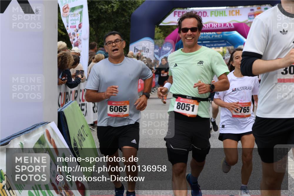 06.09.2026 - CURREX Alsterlauf Strokosch-Dieckow http://msf.ph/oto/10136958 06.09.2026 09:59:02 Ziel 2060, 2065, 2618, 2649, 2981, 3049, 3203, 3323, 3499, 3517, 3546, 3552, 3765, 3871, 4048, 4080, 4081, 4293, 4299, 4605, 4779, 4814, 4953, 5099, 5100, 5801, 6064, 6065, 6082, 6083, 6311, 8051, 8206, 8265, 8320 meine-sportfotos.de