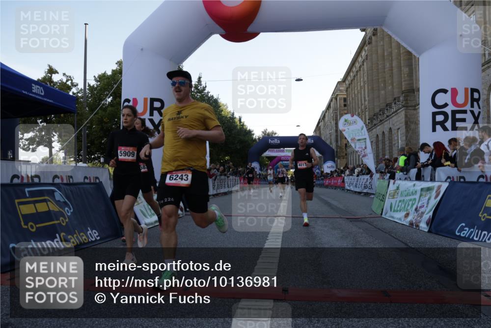 06.09.2026 - CURREX Alsterlauf Yannick Fuchs http://msf.ph/oto/10136981 06.09.2026 09:44:59 Ziel 2452, 3641, 3974, 4011, 4128, 5837, 6243, 6420 meine-sportfotos.de