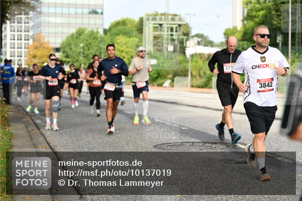 06.09.2026 - CURREX Alsterlauf Dr. Thomas Lammeyer http://msf.ph/oto/10137019 06.09.2026 10:02:23 Laufen 5556, 5137, 373, 24, 3842 meine-sportfotos.de
