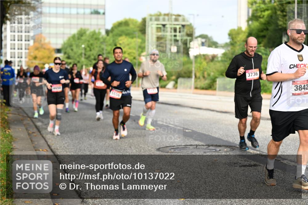 06.09.2026 - CURREX Alsterlauf Dr. Thomas Lammeyer http://msf.ph/oto/10137022 06.09.2026 10:02:23 Laufen 5556, 4650, 3736, 3842 meine-sportfotos.de