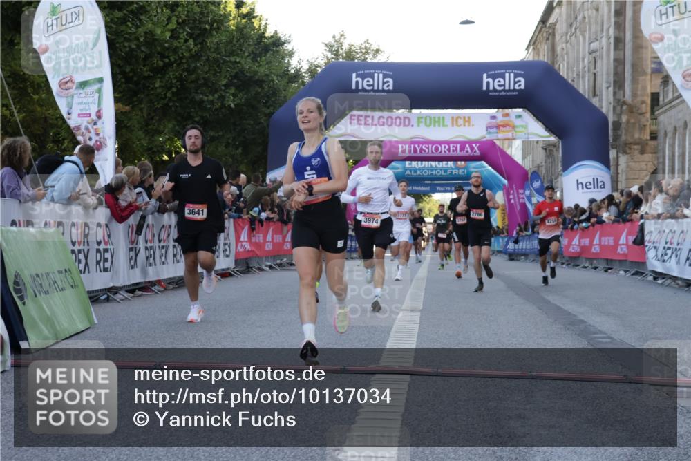 06.09.2026 - CURREX Alsterlauf Yannick Fuchs http://msf.ph/oto/10137034 06.09.2026 09:45:01 Ziel 2289, 2786, 3641, 3974, 4011, 4128, 4255, 5837, 6243, 6420 meine-sportfotos.de