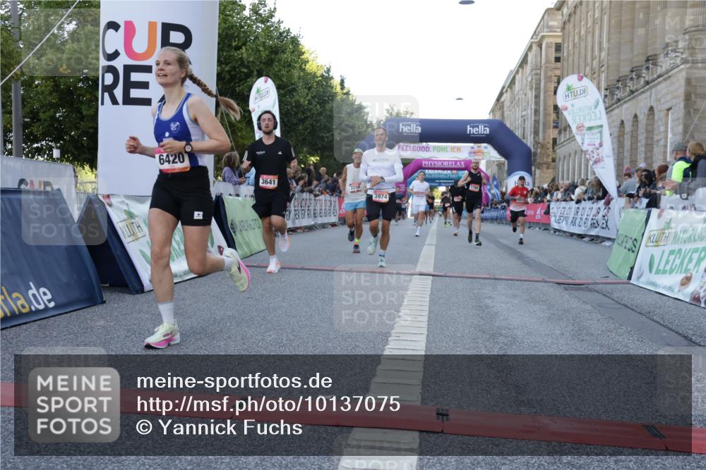 06.09.2026 - CURREX Alsterlauf Yannick Fuchs http://msf.ph/oto/10137075 06.09.2026 09:45:03 Ziel 2289, 2786, 3641, 3767, 3771, 3974, 4011, 4255, 5272, 5837, 6243, 6420 meine-sportfotos.de