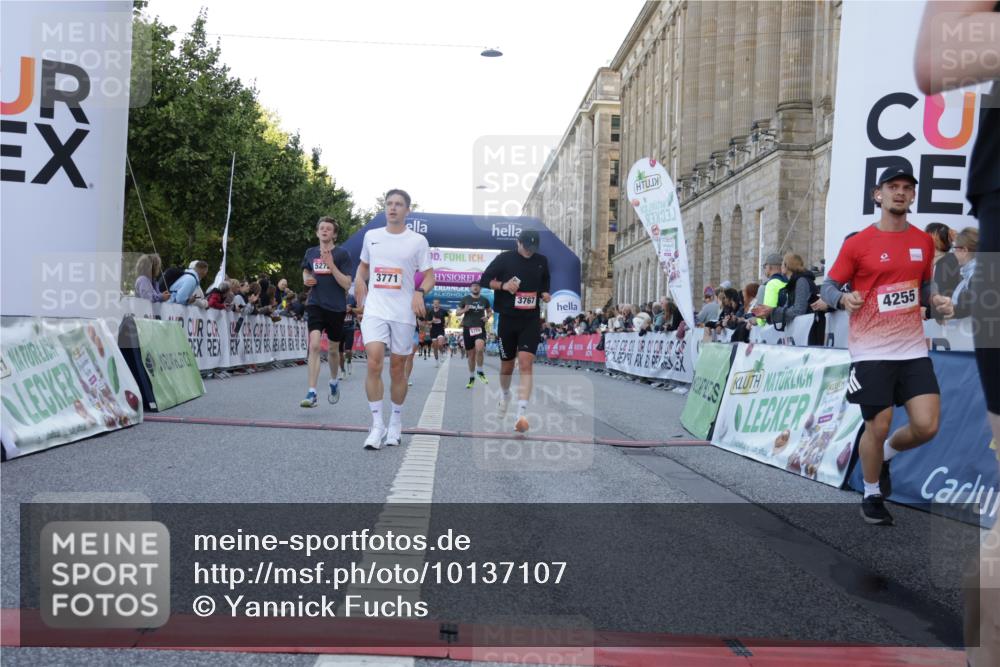 06.09.2026 - CURREX Alsterlauf Yannick Fuchs http://msf.ph/oto/10137107 06.09.2026 09:45:06 Ziel 2289, 2786, 3641, 3767, 3771, 3873, 3974, 4011, 4255, 5272, 5341, 5770, 5837, 6243, 6420 meine-sportfotos.de