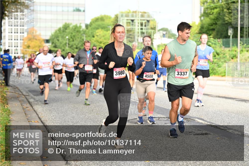 06.09.2026 - CURREX Alsterlauf Dr. Thomas Lammeyer http://msf.ph/oto/10137114 06.09.2026 10:02:32 Laufen 1119, 3980, 4508, 3337, 2266 meine-sportfotos.de