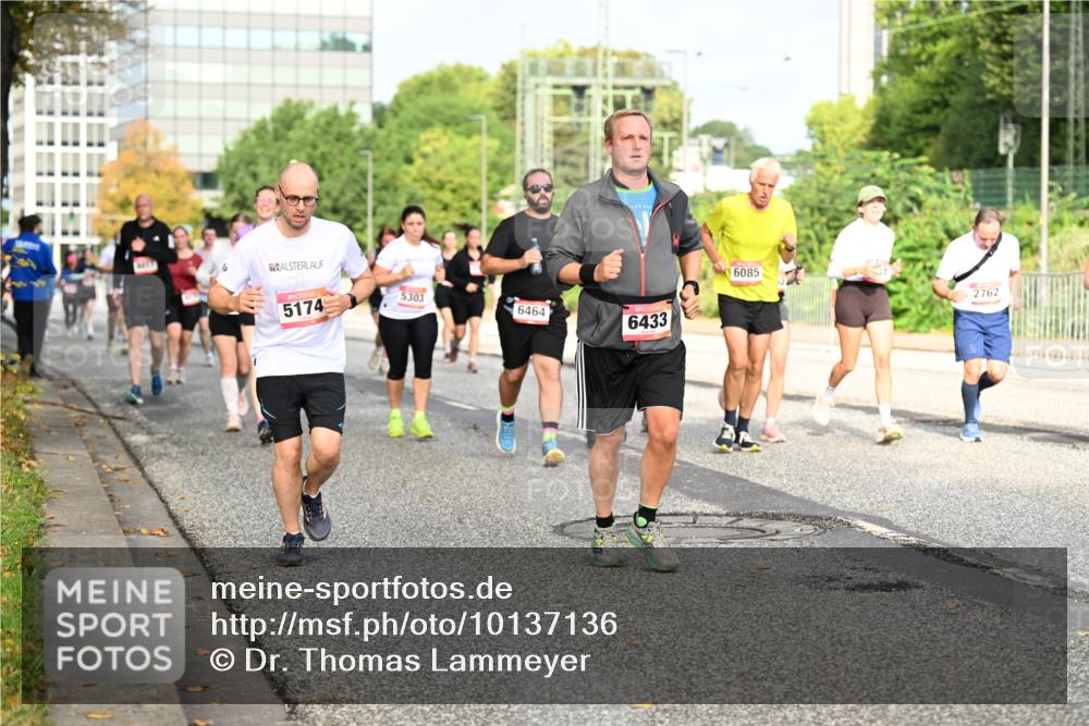 06.09.2026 - CURREX Alsterlauf Dr. Thomas Lammeyer http://msf.ph/oto/10137136 06.09.2026 10:02:34 Laufen 5303, 5174, 6464, 6433, 6085, 2762 meine-sportfotos.de