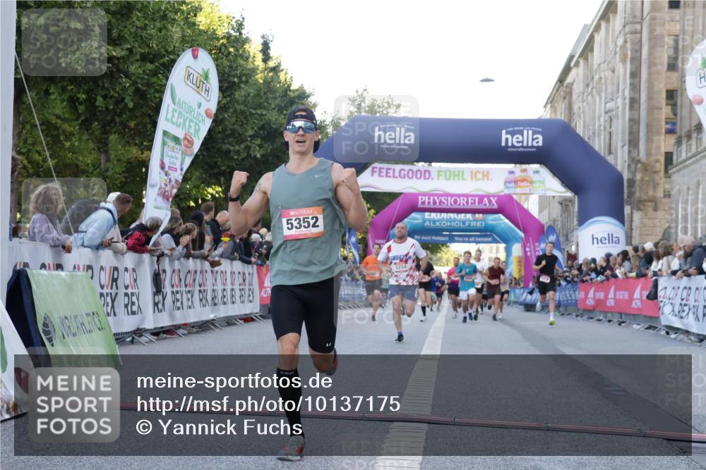 06.09.2026 - CURREX Alsterlauf Yannick Fuchs http://msf.ph/oto/10137175 06.09.2026 09:45:16 Ziel 2449, 2489, 3873, 4331, 5254, 5266, 5341, 5352, 5770, 8020 meine-sportfotos.de