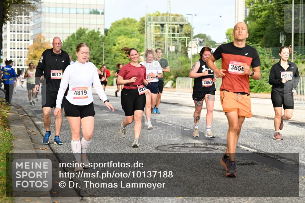 06.09.2026 - CURREX Alsterlauf Dr. Thomas Lammeyer http://msf.ph/oto/10137188 06.09.2026 10:02:39 Laufen 37, 8017, 4819, 33, 6275, 2863, 3656, 6328 meine-sportfotos.de