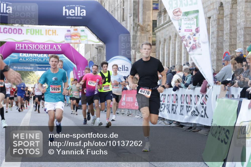 06.09.2026 - CURREX Alsterlauf Yannick Fuchs http://msf.ph/oto/10137262 06.09.2026 09:45:20 Ziel 2449, 2498, 3211, 3593, 4586, 4891, 5216, 5254, 5352, 5887, 5926, 6476, 8020, 8341 meine-sportfotos.de
