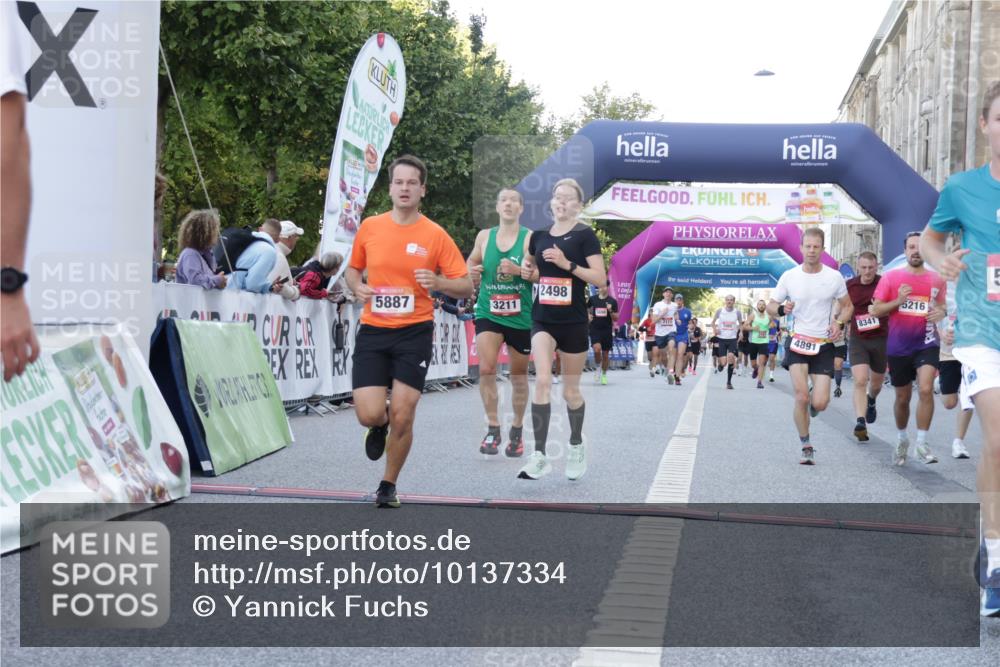 06.09.2026 - CURREX Alsterlauf Yannick Fuchs http://msf.ph/oto/10137334 06.09.2026 09:45:21 Ziel 2449, 2498, 3211, 3593, 4586, 4891, 5216, 5254, 5352, 5887, 5926, 6476, 8020, 8341 meine-sportfotos.de