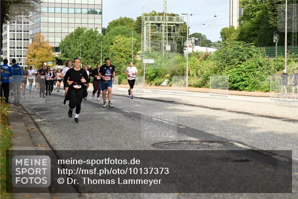 06.09.2026 - CURREX Alsterlauf Dr. Thomas Lammeyer http://msf.ph/oto/10137373 06.09.2026 10:02:57 Laufen 3537 meine-sportfotos.de