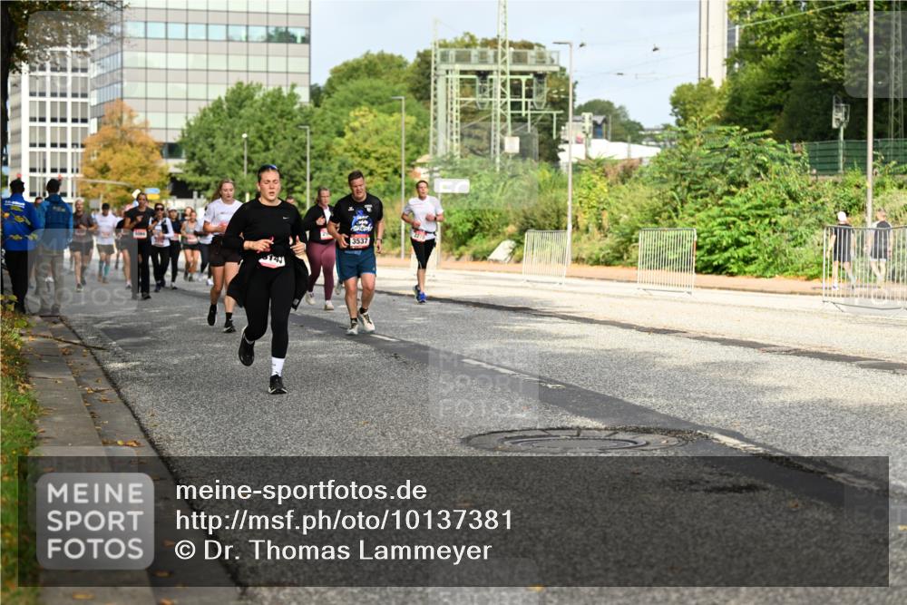 06.09.2026 - CURREX Alsterlauf Dr. Thomas Lammeyer http://msf.ph/oto/10137381 06.09.2026 10:02:58 Laufen 3537 meine-sportfotos.de