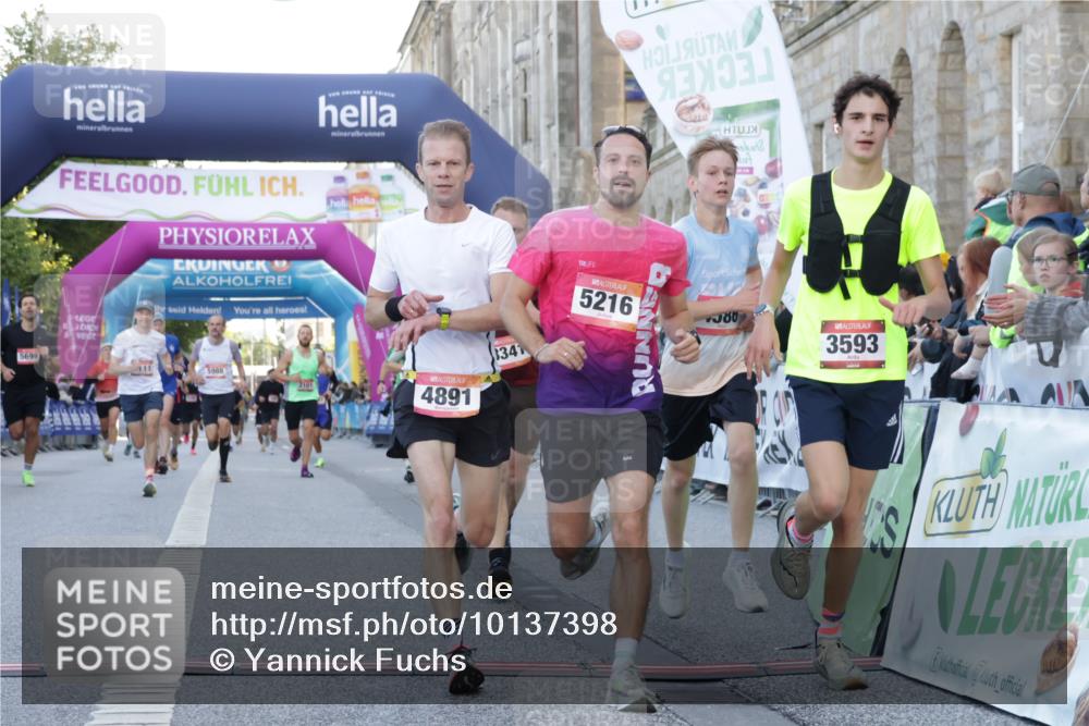 06.09.2026 - CURREX Alsterlauf Yannick Fuchs http://msf.ph/oto/10137398 06.09.2026 09:45:23 Ziel 2111, 2170, 2406, 2498, 3211, 3593, 4586, 4891, 5216, 5254, 5352, 5699, 5887, 5926, 6476, 8341 meine-sportfotos.de