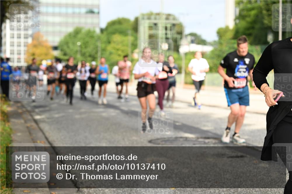06.09.2026 - CURREX Alsterlauf Dr. Thomas Lammeyer http://msf.ph/oto/10137410 06.09.2026 10:03:02 Laufen  meine-sportfotos.de