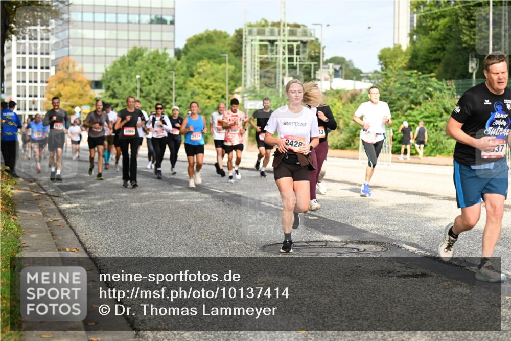 06.09.2026 - CURREX Alsterlauf Dr. Thomas Lammeyer http://msf.ph/oto/10137414 06.09.2026 10:03:02 Laufen 5069, 53, 2934, 2428, 37 meine-sportfotos.de