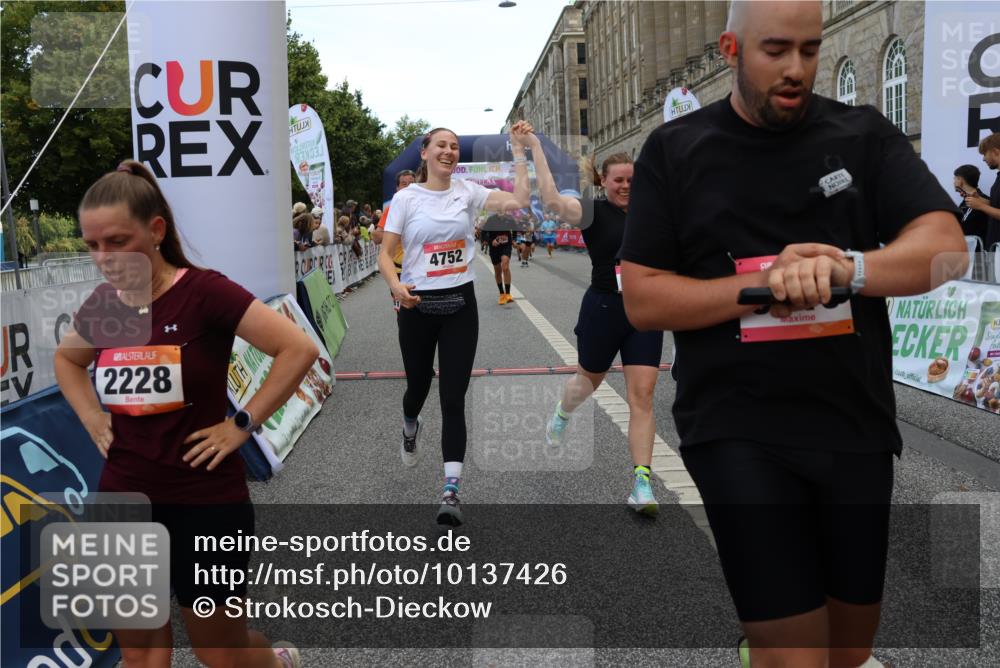 06.09.2026 - CURREX Alsterlauf Strokosch-Dieckow http://msf.ph/oto/10137426 06.09.2026 09:59:38 Ziel 2077, 2227, 2228, 2780, 3129, 3969, 4042, 4291, 4751, 4752, 5154, 5269, 5474, 5638, 6199, 6200, 6213, 8111 meine-sportfotos.de