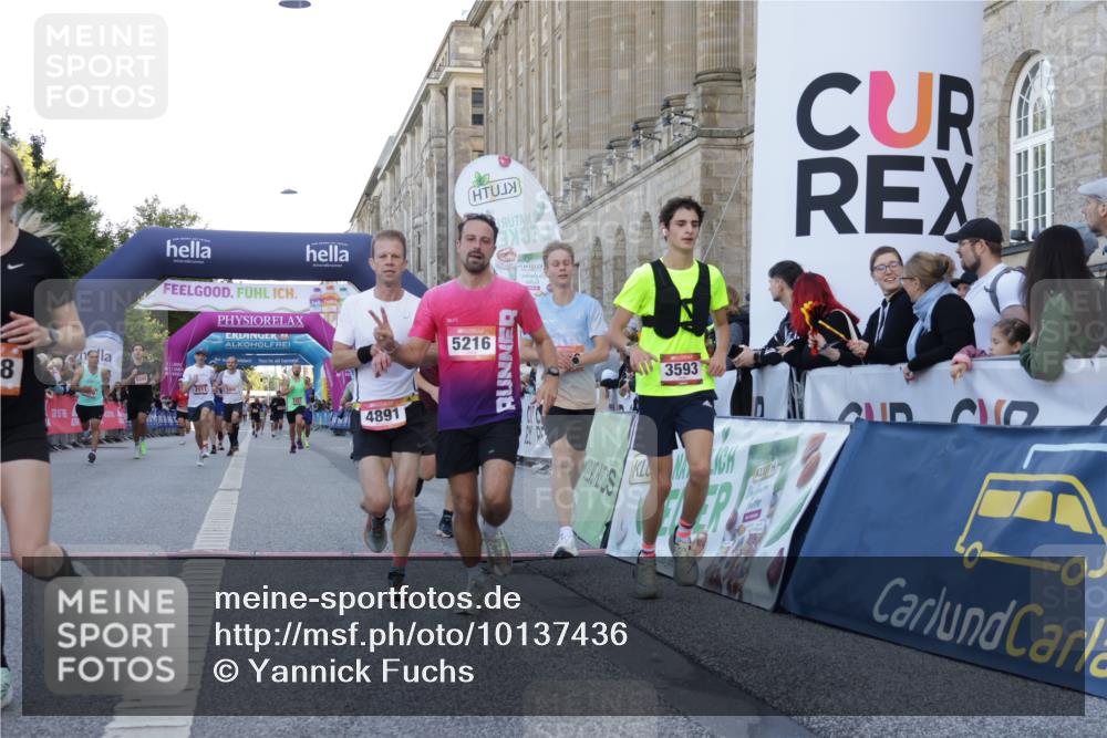06.09.2026 - CURREX Alsterlauf Yannick Fuchs http://msf.ph/oto/10137436 06.09.2026 09:45:23 Ziel 2111, 2170, 2406, 2498, 3211, 3593, 4586, 4891, 5216, 5254, 5352, 5699, 5887, 5926, 6476, 8341 meine-sportfotos.de