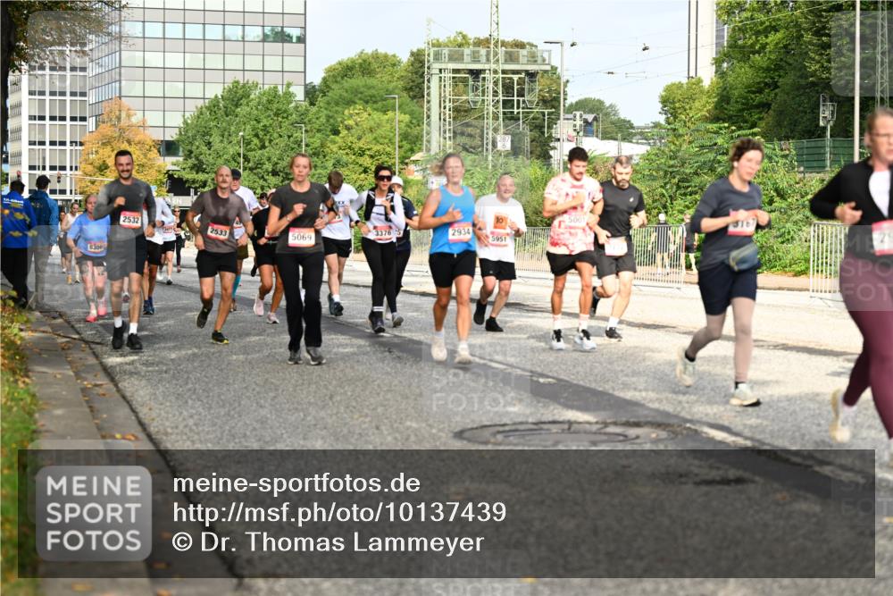 06.09.2026 - CURREX Alsterlauf Dr. Thomas Lammeyer http://msf.ph/oto/10137439 06.09.2026 10:03:05 Laufen 8306, 2532, 3376, 5, 2934, 5951, 2533, 5069, 5001 meine-sportfotos.de