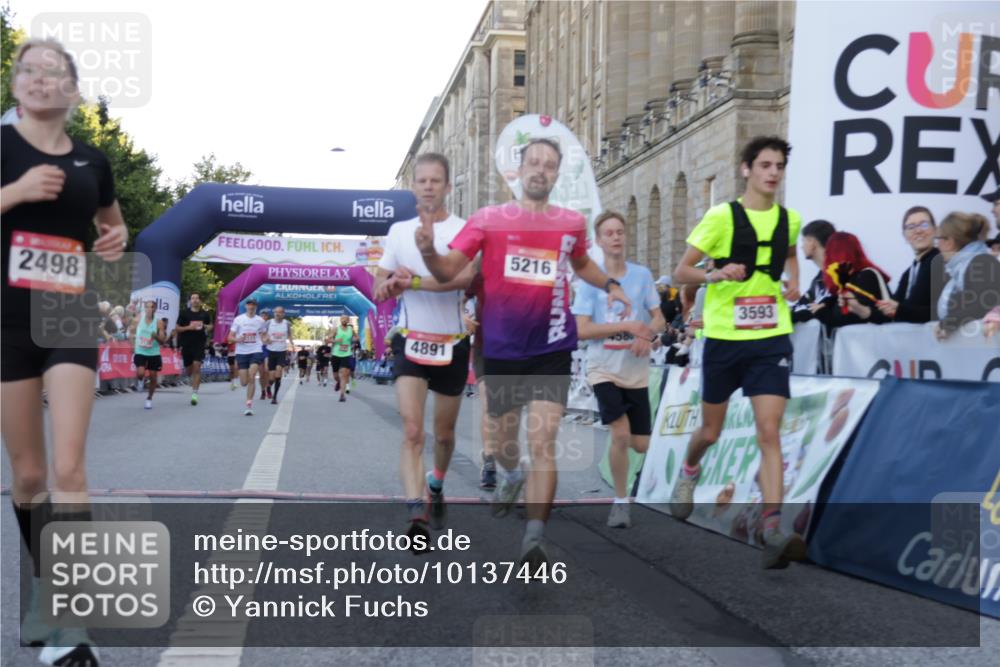 06.09.2026 - CURREX Alsterlauf Yannick Fuchs http://msf.ph/oto/10137446 06.09.2026 09:45:23 Ziel 2111, 2170, 2406, 2498, 3211, 3593, 4586, 4891, 5216, 5254, 5352, 5699, 5887, 5926, 6476, 8341 meine-sportfotos.de