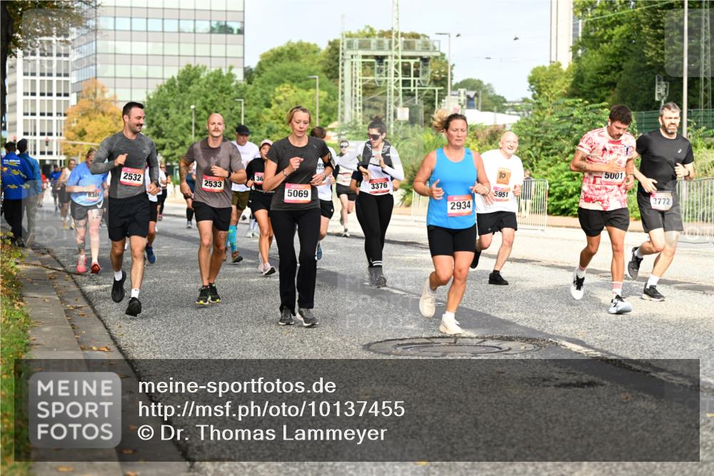 06.09.2026 - CURREX Alsterlauf Dr. Thomas Lammeyer http://msf.ph/oto/10137455 06.09.2026 10:03:06 Laufen 8306, 2532, 36, 2533, 3376, 5069, 2934, 5951, 5001, 3772 meine-sportfotos.de