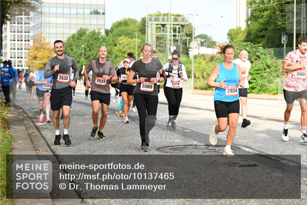 06.09.2026 - CURREX Alsterlauf Dr. Thomas Lammeyer http://msf.ph/oto/10137465 06.09.2026 10:03:07 Laufen 8306, 3675, 3376, 2532, 2533, 5069, 2934, 5001 meine-sportfotos.de