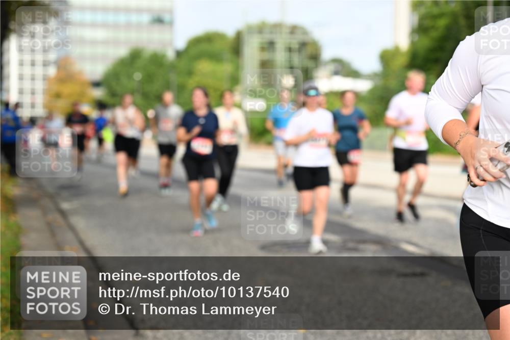 06.09.2026 - CURREX Alsterlauf Dr. Thomas Lammeyer http://msf.ph/oto/10137540 06.09.2026 10:03:15 Laufen  meine-sportfotos.de
