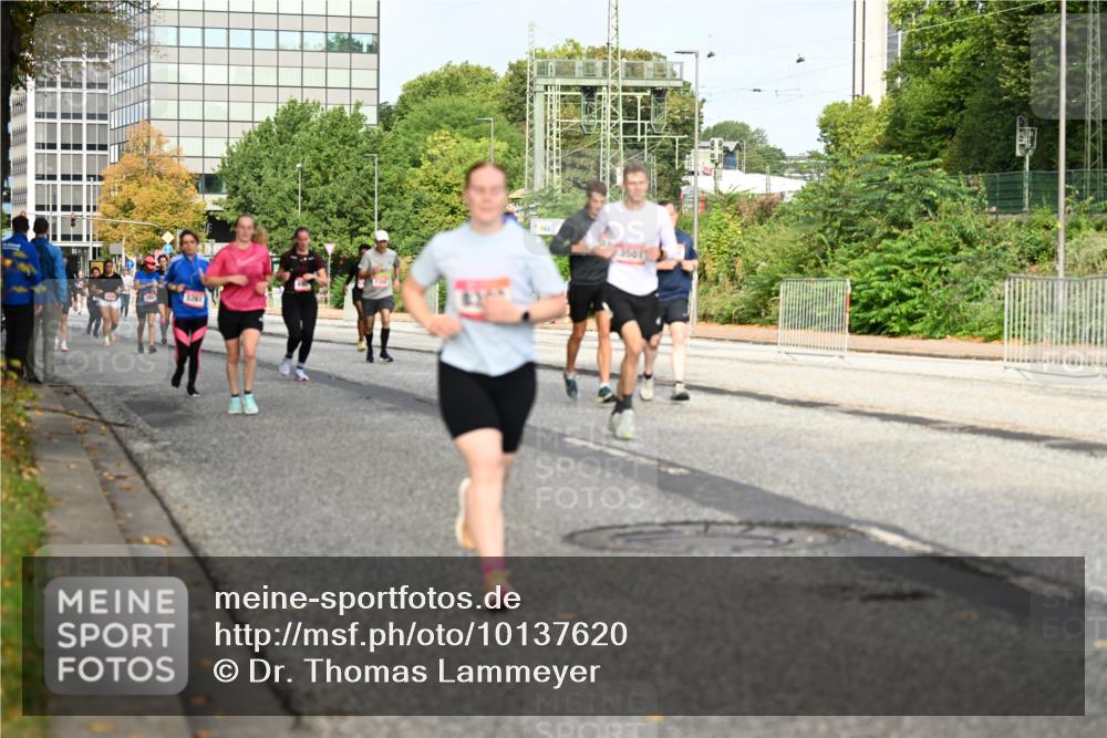06.09.2026 - CURREX Alsterlauf Dr. Thomas Lammeyer http://msf.ph/oto/10137620 06.09.2026 10:03:23 Laufen 381, 3501 meine-sportfotos.de