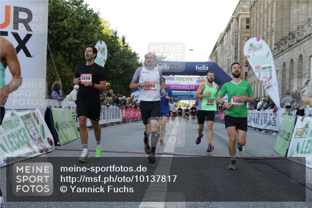 06.09.2026 - CURREX Alsterlauf Yannick Fuchs http://msf.ph/oto/10137817 06.09.2026 09:45:28 Ziel 2101, 2111, 2170, 2406, 2498, 3146, 3211, 3259, 3593, 3615, 4581, 4586, 4891, 5216, 5699, 5805, 5887, 5926, 5988, 6476, 8341 meine-sportfotos.de