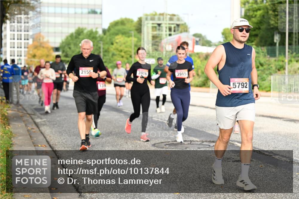 06.09.2026 - CURREX Alsterlauf Dr. Thomas Lammeyer http://msf.ph/oto/10137844 06.09.2026 10:03:50 Laufen 2155, 13, 3916, 3915, 5792 meine-sportfotos.de