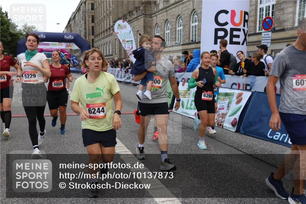 06.09.2026 - CURREX Alsterlauf Strokosch-Dieckow http://msf.ph/oto/10137873 06.09.2026 09:59:49 Ziel 2269, 2660, 2676, 3119, 3120, 3414, 4042, 4209, 4323, 4324, 4498, 4889, 4916, 5055, 5056, 5154, 5229, 5497, 5800, 6017, 6148, 6244, 6268, 8082 meine-sportfotos.de