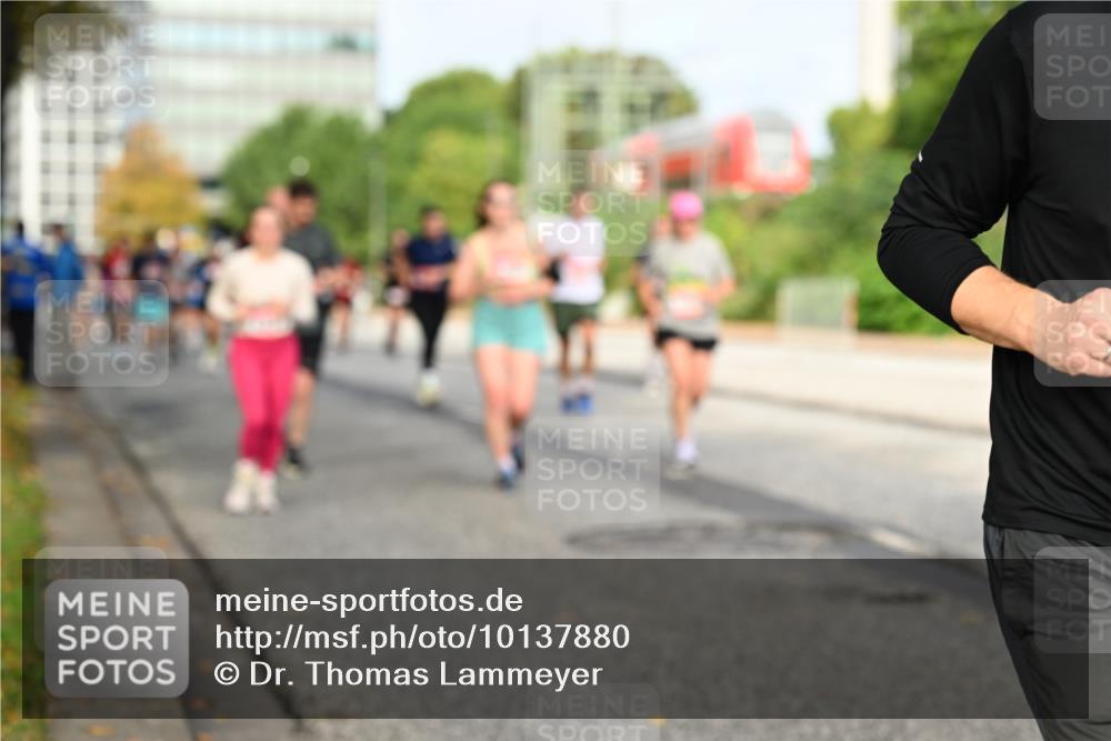 06.09.2026 - CURREX Alsterlauf Dr. Thomas Lammeyer http://msf.ph/oto/10137880 06.09.2026 10:03:54 Laufen  meine-sportfotos.de