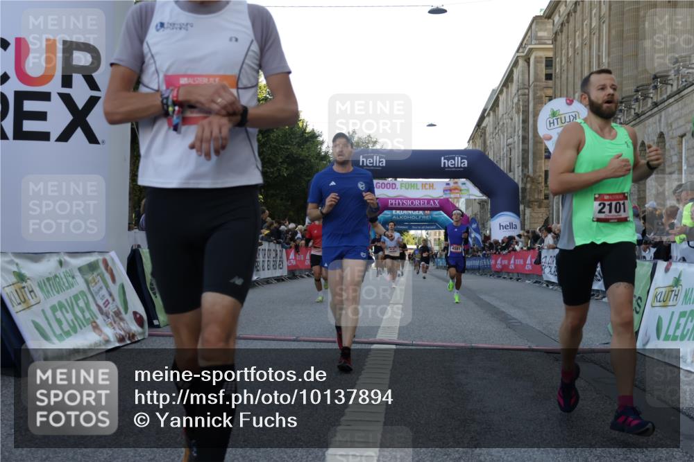 06.09.2026 - CURREX Alsterlauf Yannick Fuchs http://msf.ph/oto/10137894 06.09.2026 09:45:29 Ziel 2101, 2111, 2170, 2406, 2498, 3146, 3211, 3259, 3593, 3615, 4141, 4581, 4586, 4891, 5216, 5699, 5805, 5887, 5926, 5988, 6476, 8341 meine-sportfotos.de