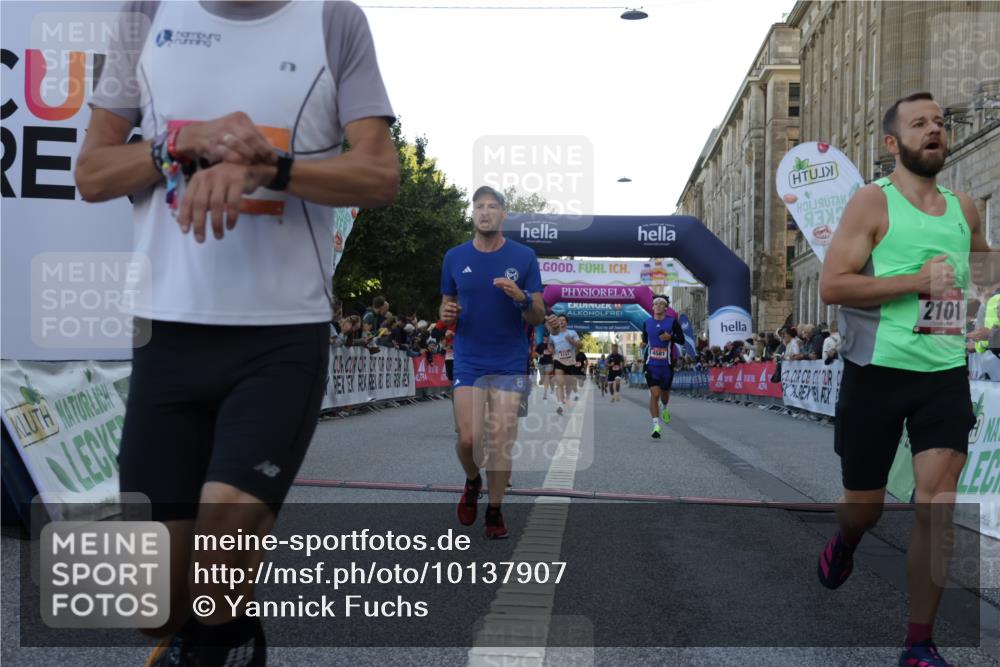 06.09.2026 - CURREX Alsterlauf Yannick Fuchs http://msf.ph/oto/10137907 06.09.2026 09:45:29 Ziel 2101, 2111, 2170, 2406, 2498, 3146, 3211, 3259, 3593, 3615, 4141, 4581, 4586, 4891, 5216, 5699, 5805, 5887, 5926, 5988, 6476, 8341 meine-sportfotos.de