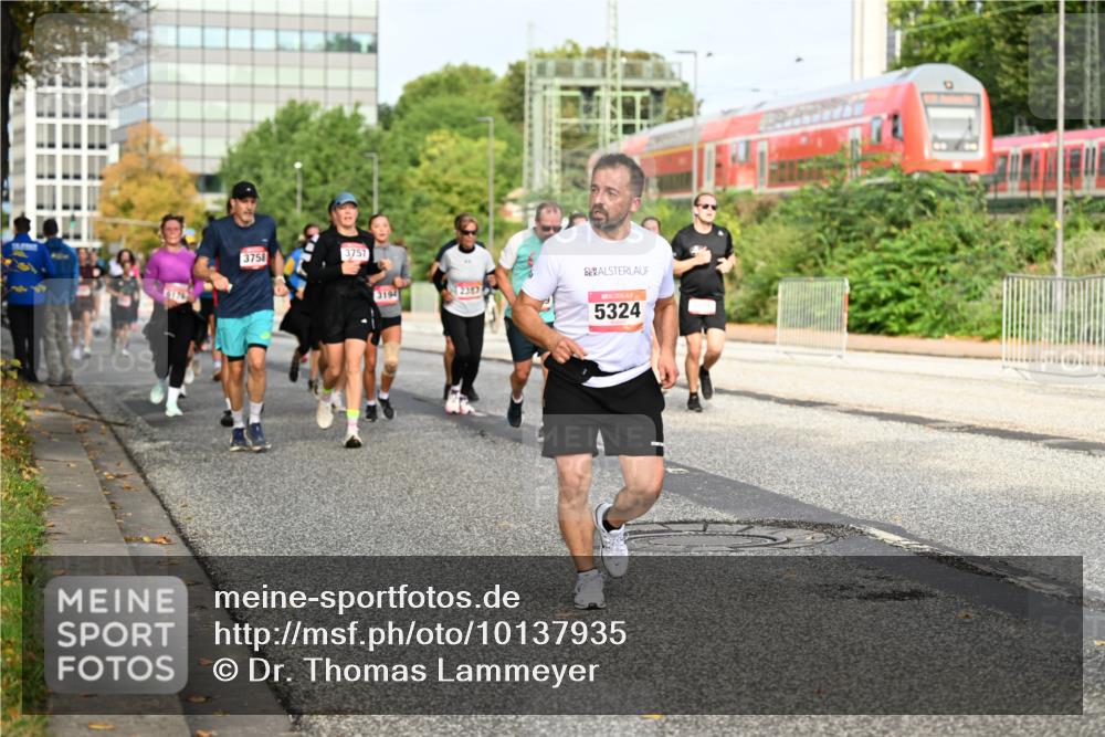 06.09.2026 - CURREX Alsterlauf Dr. Thomas Lammeyer http://msf.ph/oto/10137935 06.09.2026 10:04:00 Laufen 3757, 3758, 3194, 2387, 5324 meine-sportfotos.de