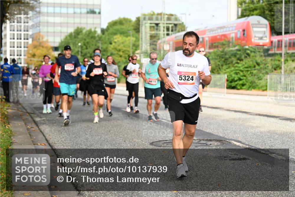 06.09.2026 - CURREX Alsterlauf Dr. Thomas Lammeyer http://msf.ph/oto/10137939 06.09.2026 10:04:00 Laufen 3754, 5324 meine-sportfotos.de