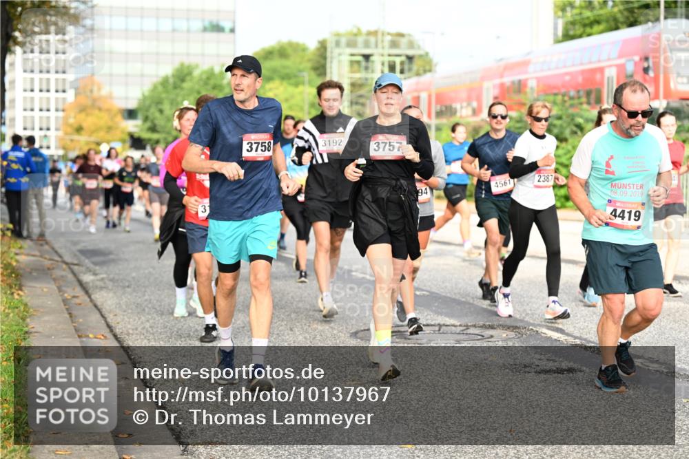 06.09.2026 - CURREX Alsterlauf Dr. Thomas Lammeyer http://msf.ph/oto/10137967 06.09.2026 10:04:03 Laufen 31, 3758, 3192, 3757, 94, 4561, 2387, 8, 2019, 4419 meine-sportfotos.de