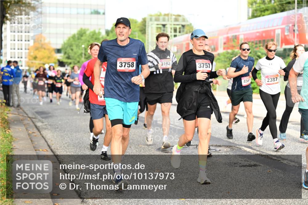 06.09.2026 - CURREX Alsterlauf Dr. Thomas Lammeyer http://msf.ph/oto/10137973 06.09.2026 10:04:03 Laufen 3758, 3192, 3757, 4561, 2387 meine-sportfotos.de