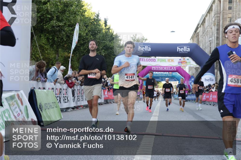 06.09.2026 - CURREX Alsterlauf Yannick Fuchs http://msf.ph/oto/10138102 06.09.2026 09:45:33 Ziel 2101, 2111, 2170, 2406, 2615, 2673, 3146, 3149, 3259, 3615, 4141, 4581, 5699, 5805, 5988, 6013, 6450, 8192 meine-sportfotos.de