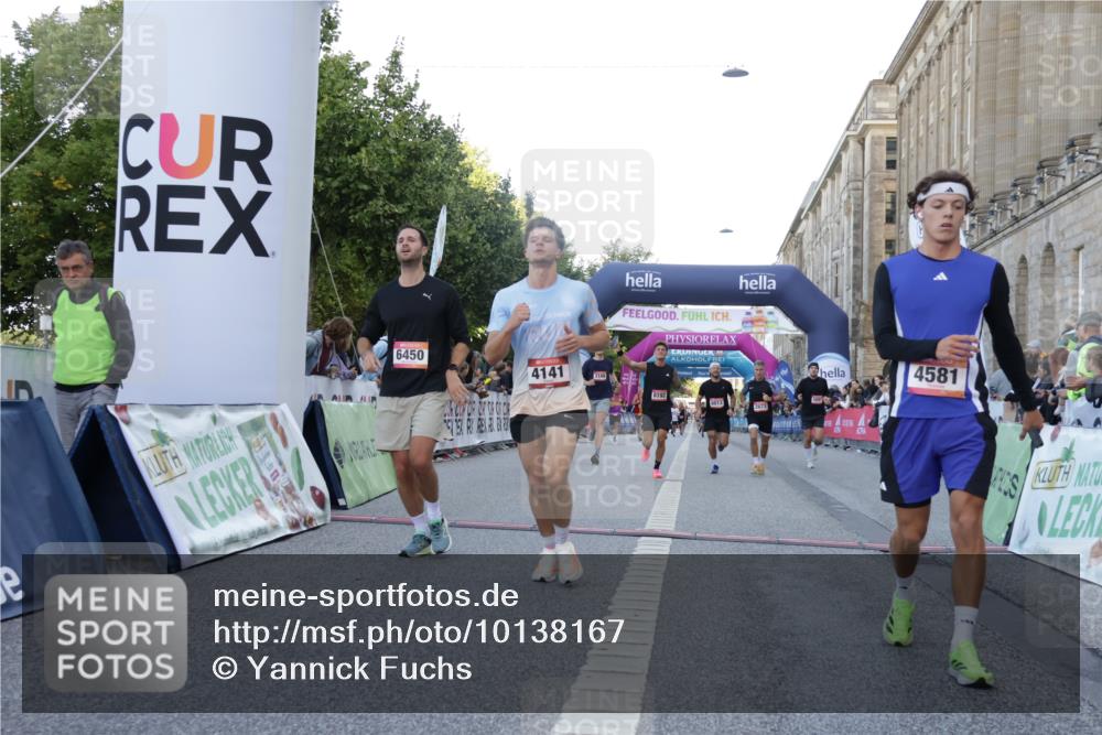 06.09.2026 - CURREX Alsterlauf Yannick Fuchs http://msf.ph/oto/10138167 06.09.2026 09:45:34 Ziel 2101, 2111, 2170, 2406, 2615, 2673, 3146, 3149, 3259, 3615, 4141, 4581, 5699, 5805, 5988, 6013, 6450, 8192 meine-sportfotos.de
