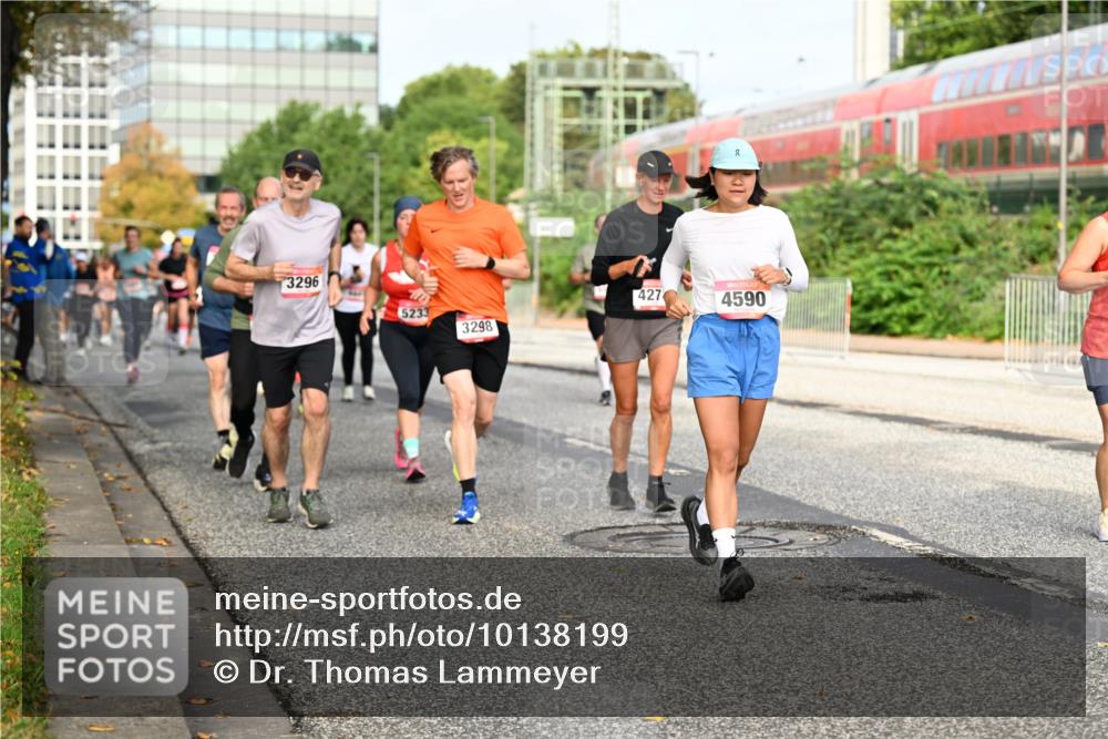 06.09.2026 - CURREX Alsterlauf Dr. Thomas Lammeyer http://msf.ph/oto/10138199 06.09.2026 10:04:24 Laufen 3296, 427, 4590, 5233, 3298 meine-sportfotos.de