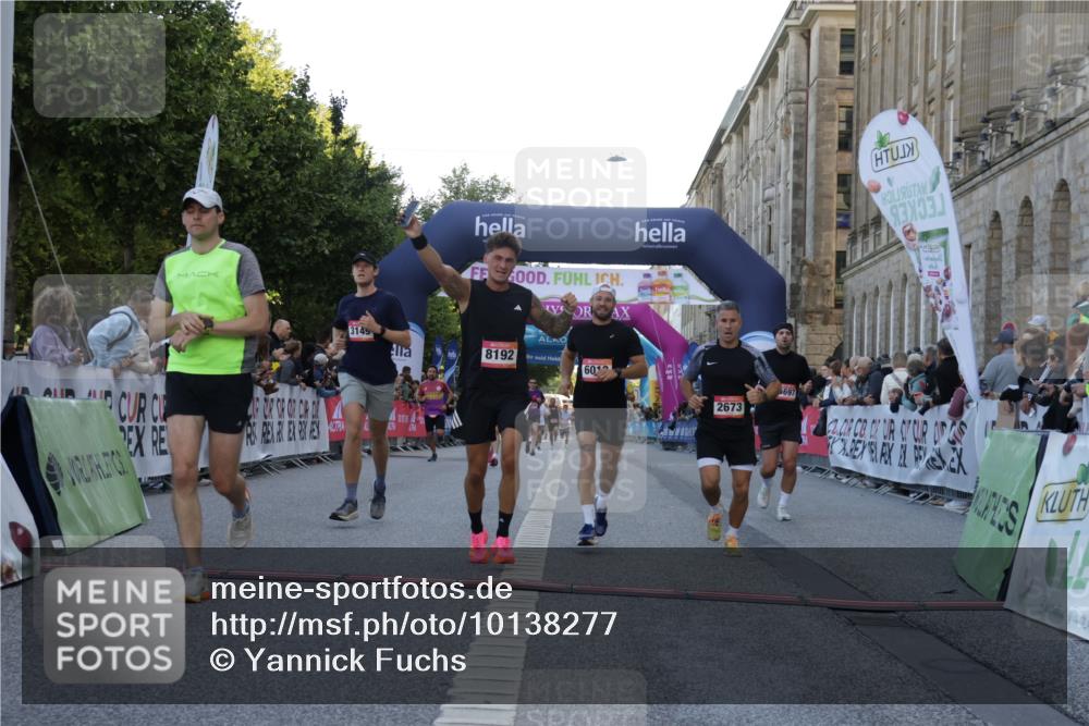 06.09.2026 - CURREX Alsterlauf Yannick Fuchs http://msf.ph/oto/10138277 06.09.2026 09:45:36 Ziel 2101, 2615, 2673, 3146, 3149, 3259, 3615, 4141, 4581, 5697, 5805, 5988, 6013, 6450, 8192 meine-sportfotos.de