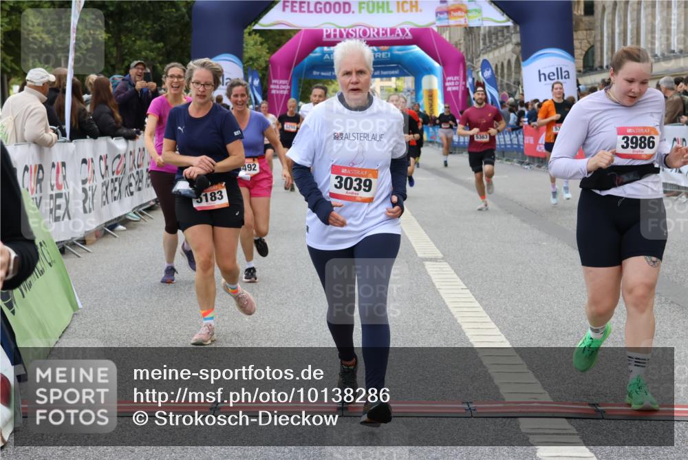 06.09.2026 - CURREX Alsterlauf Strokosch-Dieckow http://msf.ph/oto/10138286 06.09.2026 10:14:19 Ziel 2800, 3039, 3418, 3513, 3864, 3986, 4109, 4452, 4637, 5183, 5363, 5395, 5475, 5506, 6052 meine-sportfotos.de