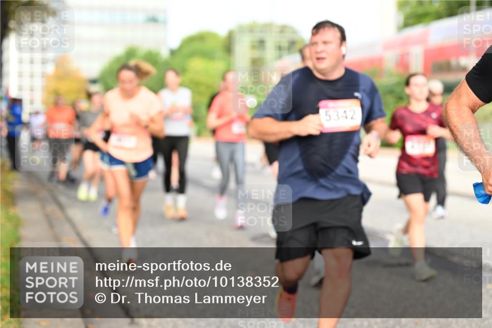 06.09.2026 - CURREX Alsterlauf Dr. Thomas Lammeyer http://msf.ph/oto/10138352 06.09.2026 10:04:39 Laufen 5342 meine-sportfotos.de