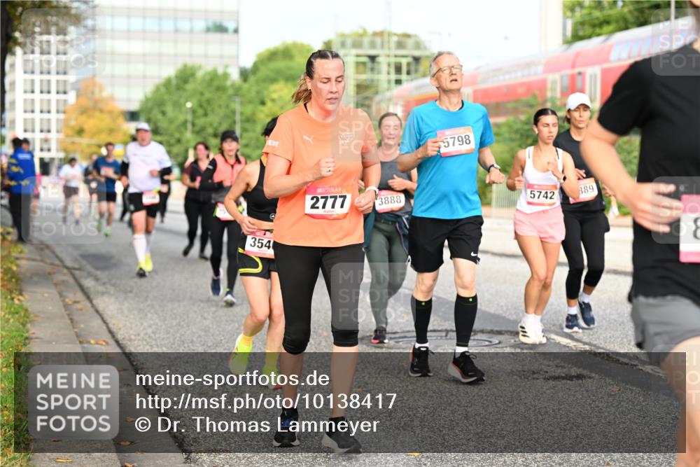 06.09.2026 - CURREX Alsterlauf Dr. Thomas Lammeyer http://msf.ph/oto/10138417 06.09.2026 10:04:45 Laufen 354, 2777, 3888, 5798, 5742, 889 meine-sportfotos.de