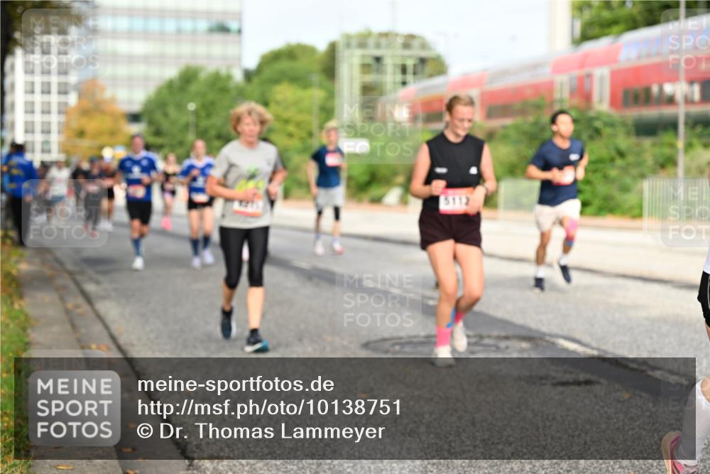 06.09.2026 - CURREX Alsterlauf Dr. Thomas Lammeyer http://msf.ph/oto/10138751 06.09.2026 10:05:18 Laufen 5112 meine-sportfotos.de