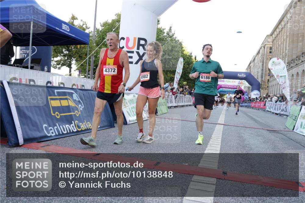 06.09.2026 - CURREX Alsterlauf Yannick Fuchs http://msf.ph/oto/10138848 06.09.2026 09:45:47 Ziel 2054, 3602, 3956, 4341, 4372, 4828, 4982, 5123, 5697, 6113, 6186, 6401, 6449, 8228 meine-sportfotos.de