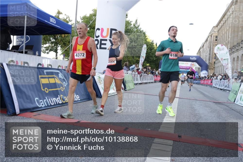 06.09.2026 - CURREX Alsterlauf Yannick Fuchs http://msf.ph/oto/10138868 06.09.2026 09:45:47 Ziel 2054, 3602, 3956, 4341, 4372, 4828, 4982, 5123, 5697, 6113, 6186, 6401, 6449, 8228 meine-sportfotos.de