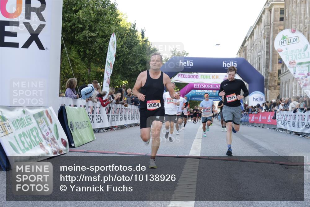 06.09.2026 - CURREX Alsterlauf Yannick Fuchs http://msf.ph/oto/10138926 06.09.2026 09:45:48 Ziel 2054, 3602, 3956, 4341, 4372, 4828, 4982, 5123, 6113, 6186, 6401, 6449, 8228 meine-sportfotos.de
